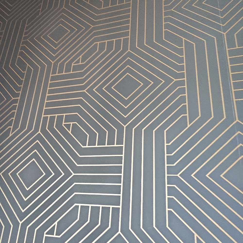 4 double rolls of wallpaper